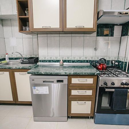 Spacious City View Apartment With Balcony 부쿠레슈티 외부 사진