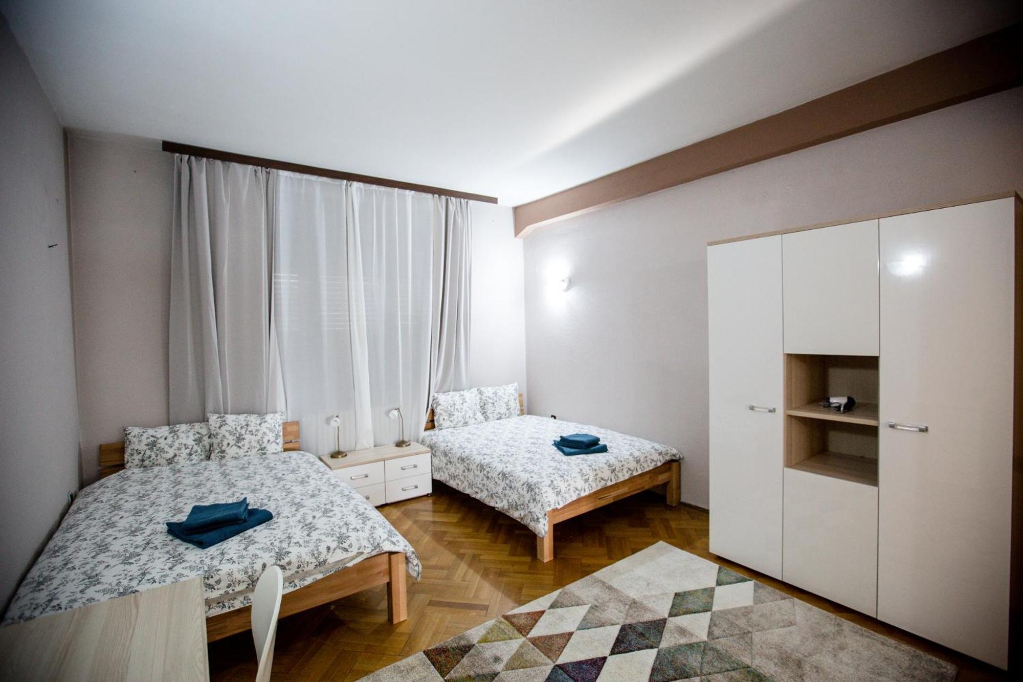 Spacious City View Apartment With Balcony 부쿠레슈티 외부 사진