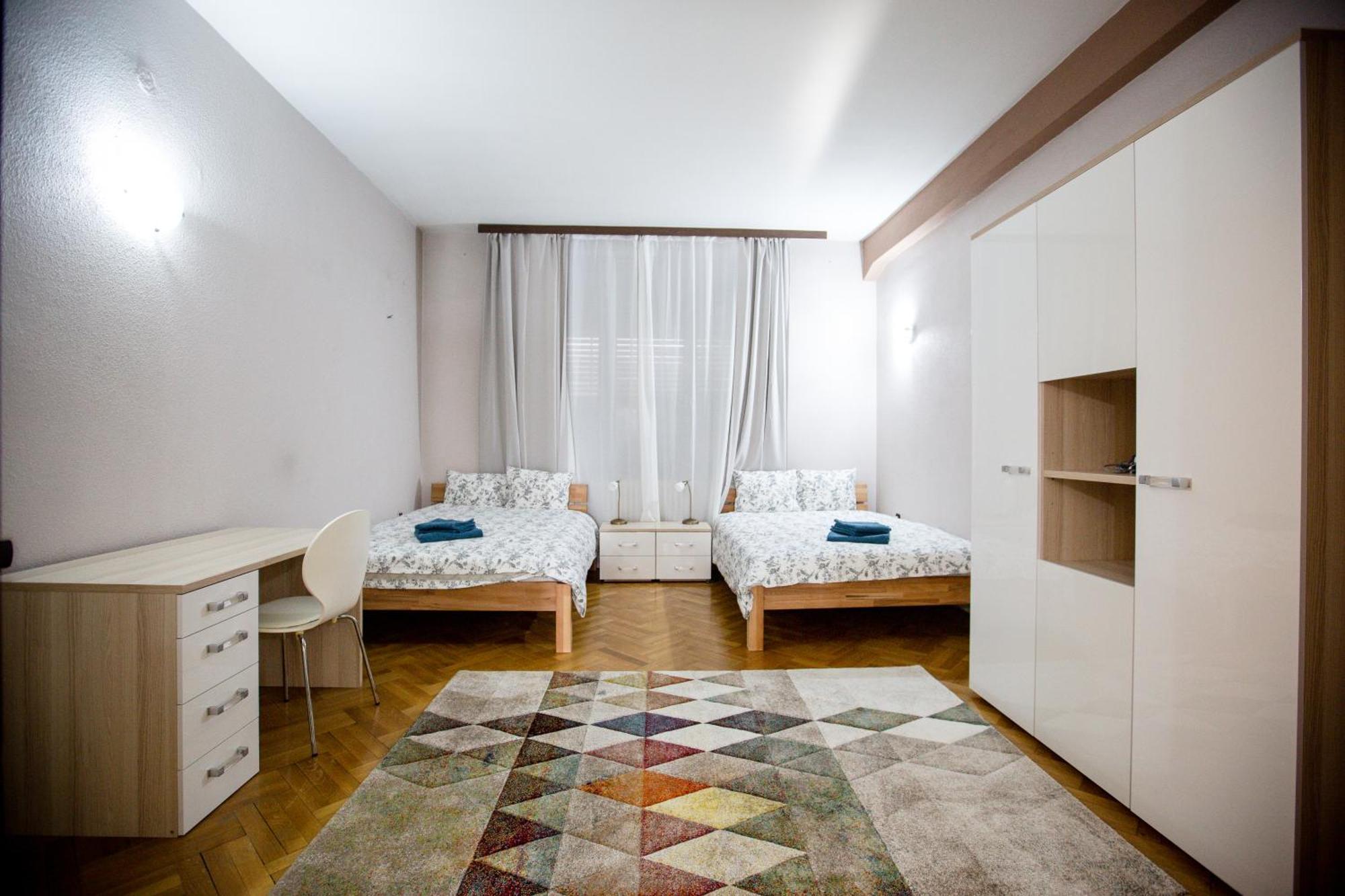 Spacious City View Apartment With Balcony 부쿠레슈티 외부 사진