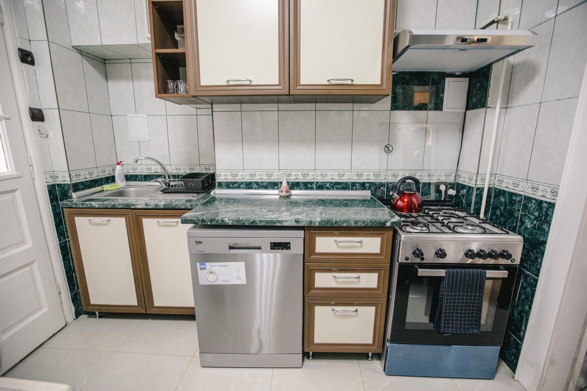 Spacious City View Apartment With Balcony 부쿠레슈티 외부 사진