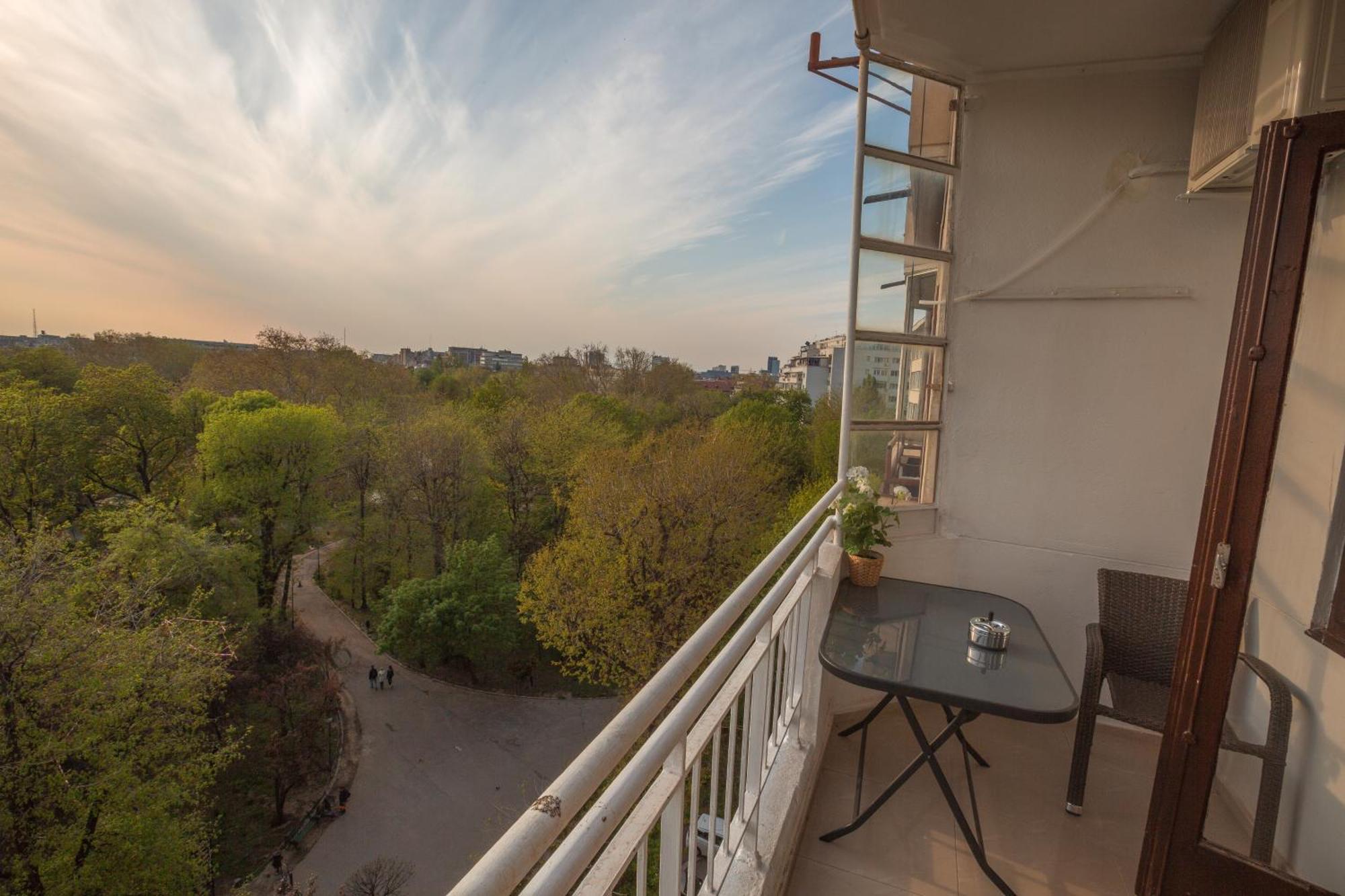 Spacious City View Apartment With Balcony 부쿠레슈티 외부 사진